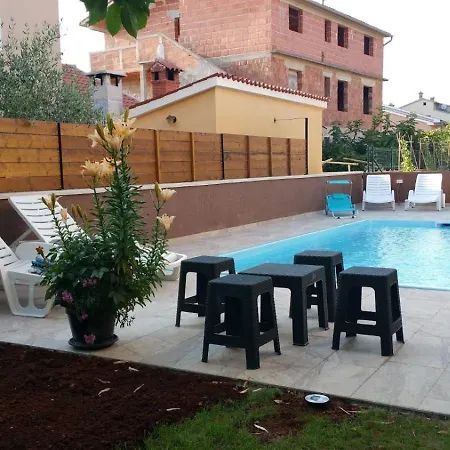 1 With Pool Apartment Pula