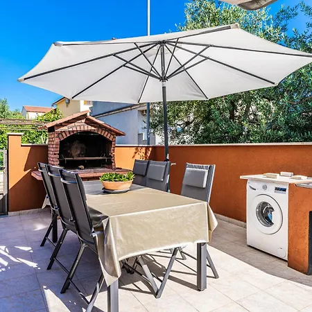 1 With Pool * 풀라