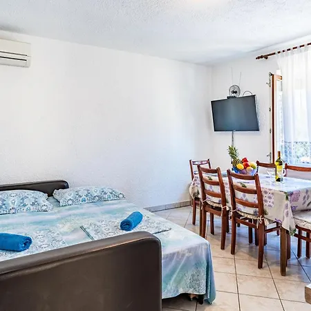 1 With Pool Apartment *