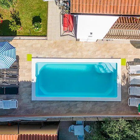 1 With Pool Lägenhet