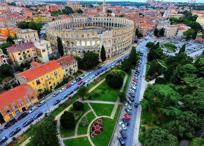 Apartament 1 With Pool Pula