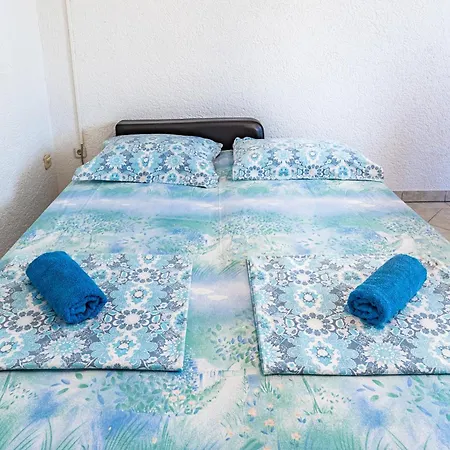 1 With Pool Apartmán *