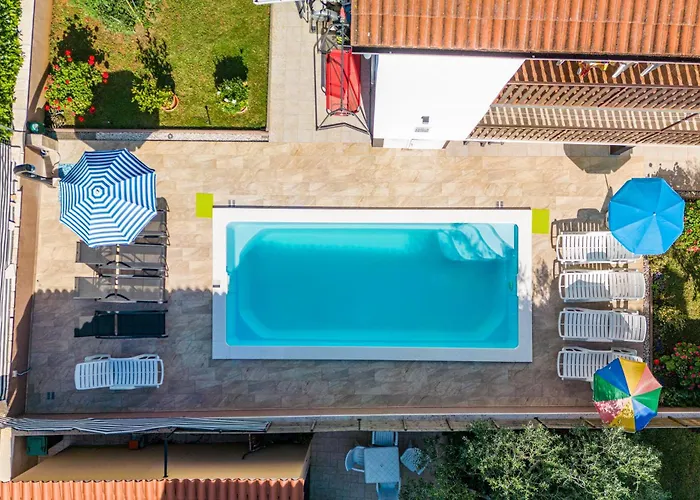 1 With Pool Apartmán